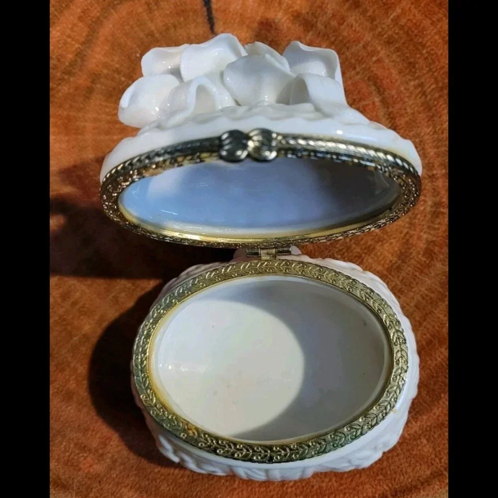 🌹 Antique White Bisque Porcelain Trinket Jewelry Box W. Gold Trimming & Roses